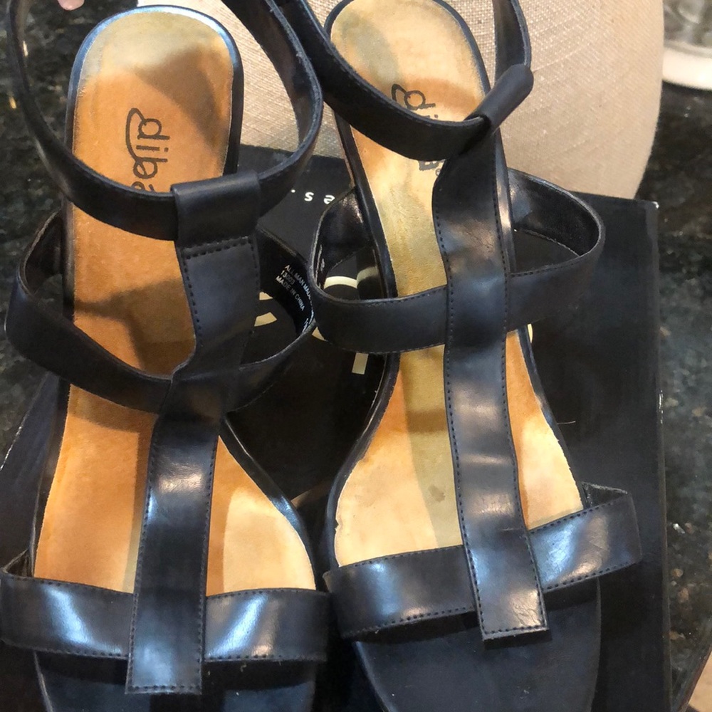 Sandals - Picture 2 of 3